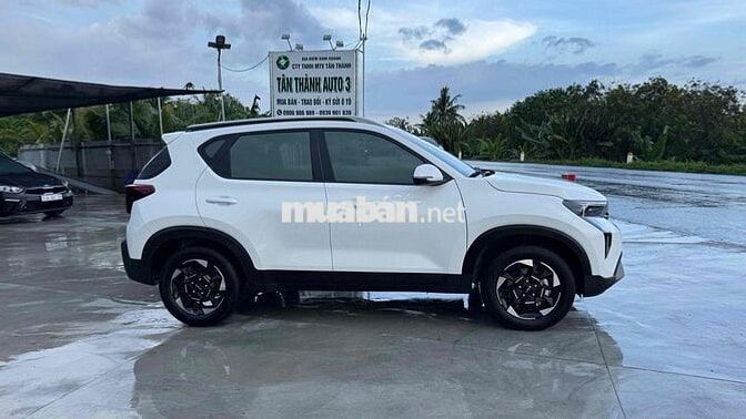 Kia Sonet 2025 Luxury 1.5 AT - 4200 km