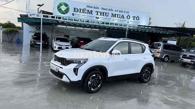 Kia Sonet 2025 Luxury 1.5 AT - 4200 km