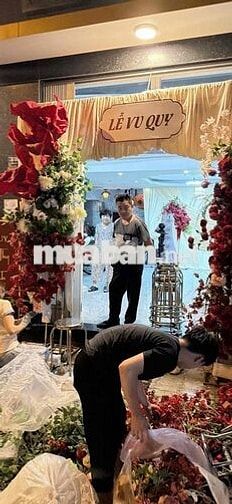 Cần thêm thợ cắm hoa tiệc cưới