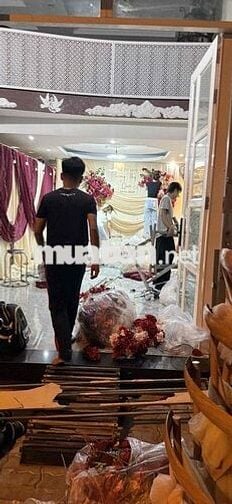 Cần thêm thợ cắm hoa tiệc cưới