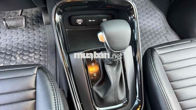 Kia Sonet 2025 Luxury 1.5 AT - 4200 km