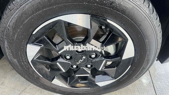 Kia Sonet 2025 Luxury 1.5 AT - 4200 km