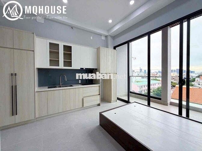 Căn Hộ Ban Công Lớn Bình Thạnh gần Ngã tư hàng xanh Q1 Full nội thất