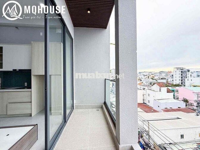 Căn Hộ Ban Công Lớn Bình Thạnh gần Ngã tư hàng xanh Q1 Full nội thất