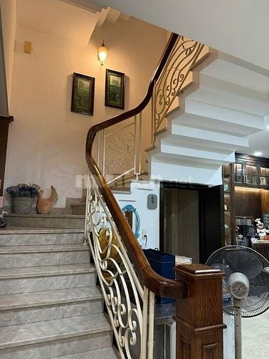Bán căn biệt thự đẹp hẻm 10m đuờng C1, p13 gần nhà ga dt, : 6x16m 3 l
