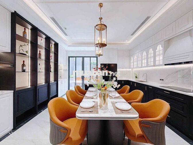 Vị Trí vàng . phú mỹ hưng.  90m2 N5x18 giá 18xx