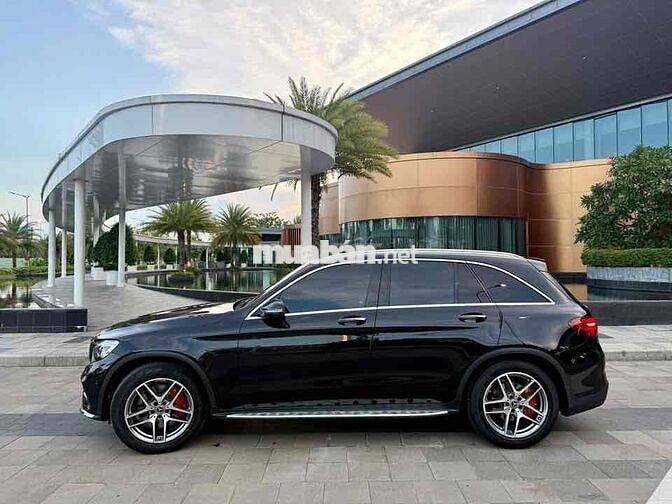 Mercedes-Benz GLC300 4Matic 2017 Đen Nâu