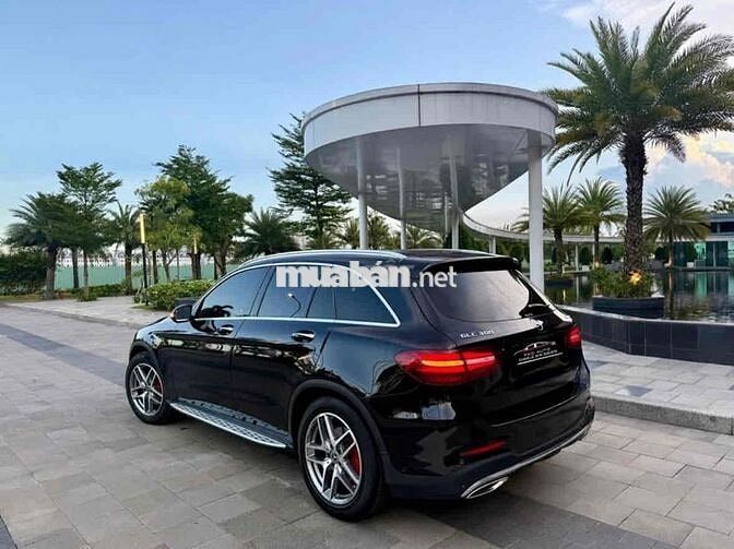 Mercedes-Benz GLC300 4Matic 2017 Đen Nâu