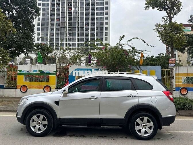 Chevrolet Captiva 7 chỗ Bạc