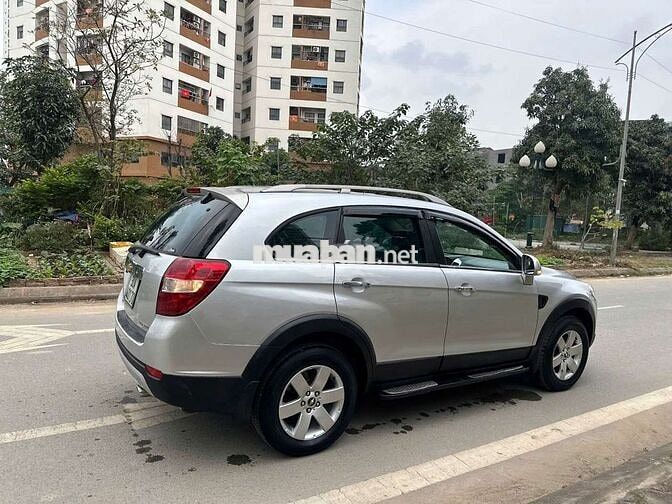 Chevrolet Captiva 7 chỗ Bạc