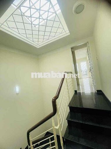 Hàng Vip HXH Tránh khu Phân Lô Vị Trí Siêu Đẹp Gần Mặt Tiền Lê Văn