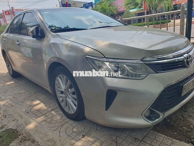 Toyota Camry 2017 2.0E Vàng cát