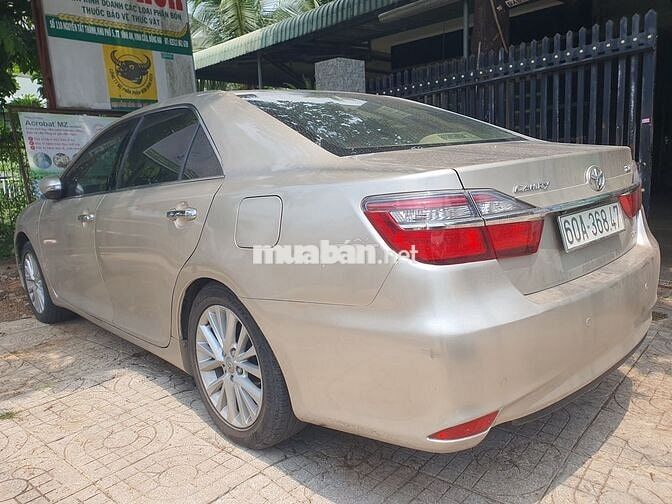Toyota Camry 2017 2.0E Vàng cát