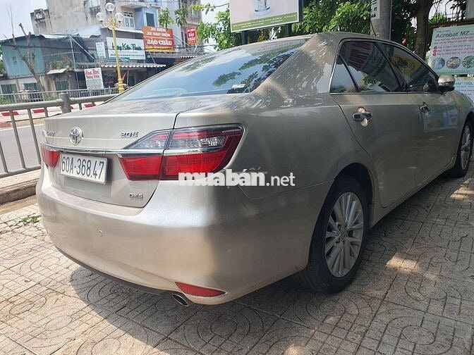 Toyota Camry 2017 2.0E Vàng cát
