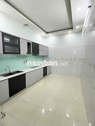 NGUYỄN THỊ NHỎ NGAY VÒNG XOAY LÊ ĐẠI HÀNH - Ô TÔ ĐỔ CỬA 4 TẦNG ĐẸP .