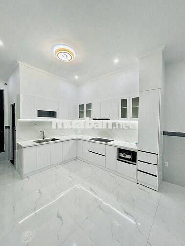 Cho thuê nhà 3 tầng mặt tiền : Lý Tự Trọng , Hải Châu – Ngang 7m 