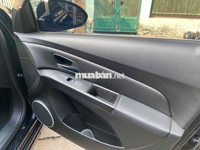 Chevrolet Cruze 5 chỗ số tự động
