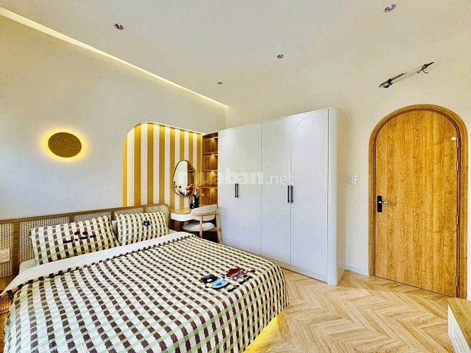 3 TỶ 850 - Nhà 3 Lầu Đẹp Phan Xích Long, Phú Nhuận. DT:50m2, Hẻm 5M