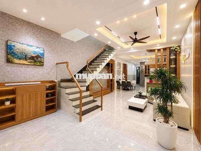 Tôi chính chủ cần bán căn nhà gần ngay cầu lớn Hóc Môn