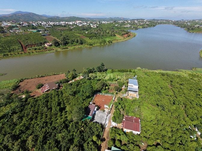 420m2 có sẳn 400m thổ thị trấn Di Linh view hồ đường Phan Huy Chú ô tô