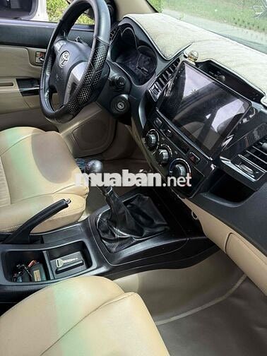 Toyota Fortuner 2016 Bạc