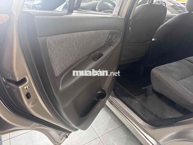 Toyota Innova Vàng cát 2013 E 1 chủ