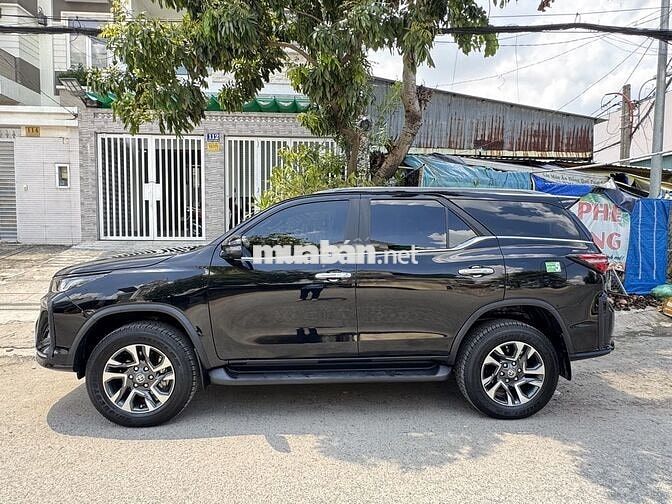 Toyota Fortuner Legender 2025 luớt 4500 km Đen