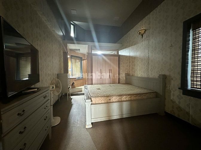 Cho thuê nhà biệt thự 2 tầng 300m2