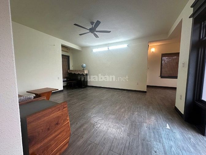 Cho thuê nhà biệt thự 2 tầng 300m2