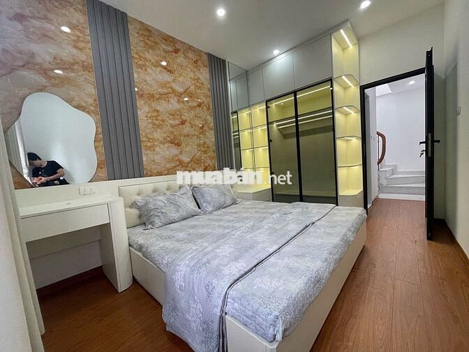 Chính chủ bán nhà mặt ngõ Đội Cấn, 5 tầng 3 ngủ full nội thất