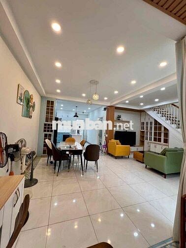 Cho Thuê Biệt Thự Sân Vườn DT 7x30 1Trệt 1Lầu 3Pn 2Wc Full Nội Thất