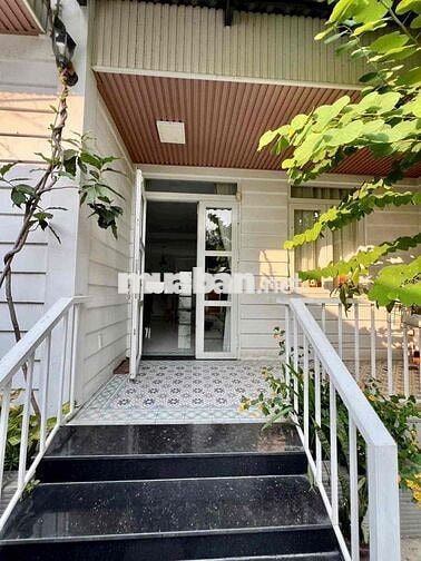 Cho Thuê Biệt Thự Sân Vườn DT 7x30 1Trệt 1Lầu 3Pn 2Wc Full Nội Thất