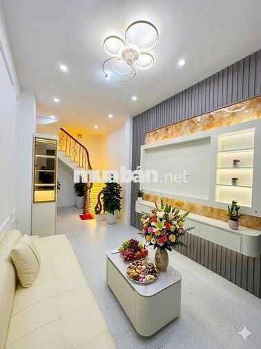 Chính chủ bán nhà mặt ngõ Đội Cấn, 5 tầng 3 ngủ full nội thất