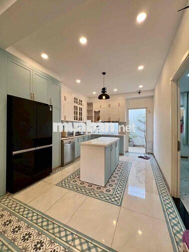 Cho Thuê Biệt Thự Sân Vườn DT 7x30 1Trệt 1Lầu 3Pn 2Wc Full Nội Thất