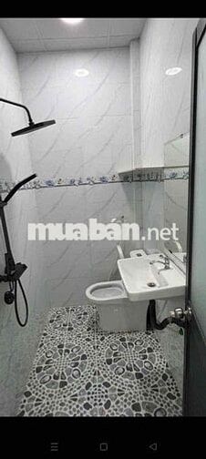 Nhà Bán . Gần chợ phú lạc DT 3m7x13 .1 lửng 3 P .1 wc hẻm 3m