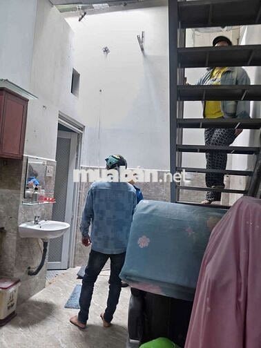 NHÀ NGAY CHỢ - NGANG 4.5M - CÓ 3PN