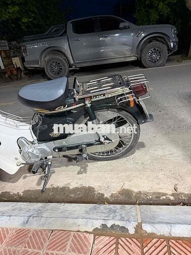 Honda Super Cub 82 Trắng, Đen