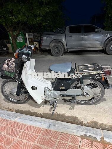 Honda Super Cub 82 Trắng, Đen