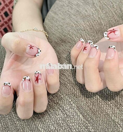 1 thợ nail làm theo ca