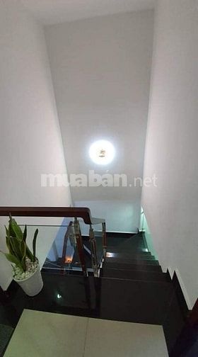 BÁN NHÀ HẺM HỒNG BÀNG, Q.11 - Nhà trống vào ở ngay.
