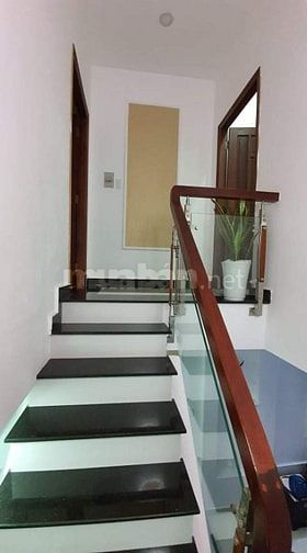 BÁN NHÀ HẺM HỒNG BÀNG, Q.11 - Nhà trống vào ở ngay.