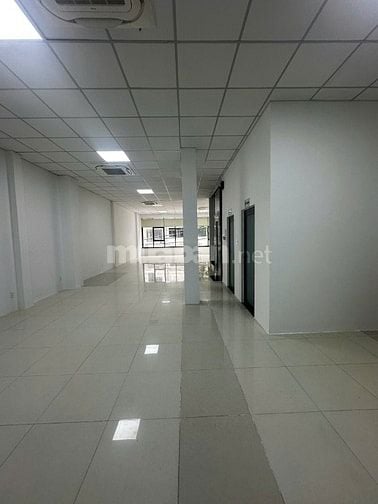 Toà nhà mới 100% cho thuê tầng 1 và 2