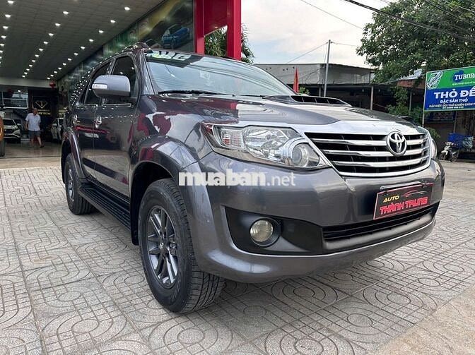 Toyota Fortuner 2014 máy dầu số sàn.
