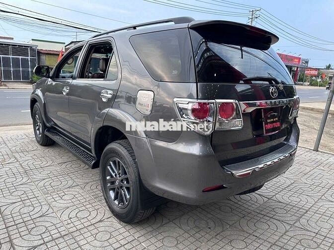Toyota Fortuner 2014 máy dầu số sàn.