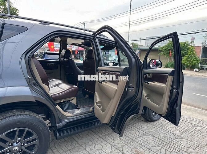 Toyota Fortuner 2014 máy dầu số sàn.