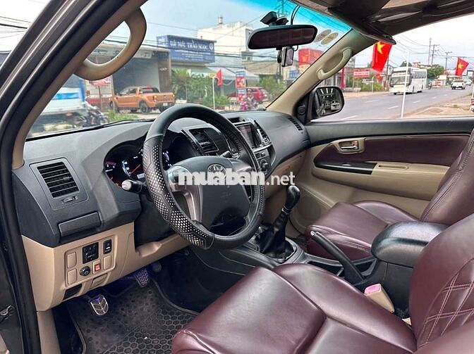 Toyota Fortuner 2014 máy dầu số sàn.