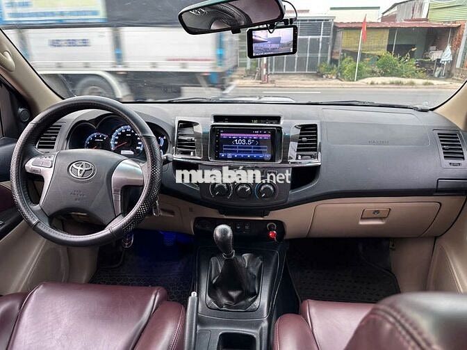 Toyota Fortuner 2014 máy dầu số sàn.