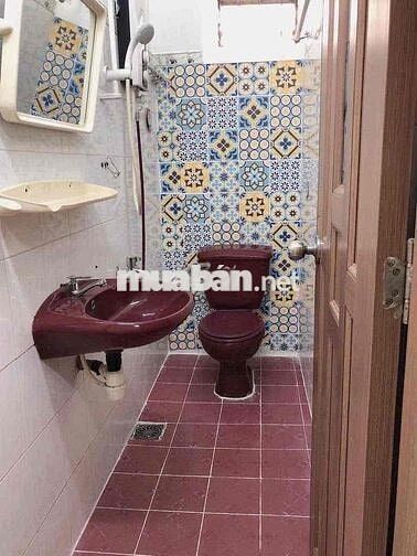 CHO THUÊ NHÀ NGUYỂN TIỀU LA,QUẬN 10(4PN,LỮNG,2LẦU) GẦN MẶT TIỀN ĐƯỜNG