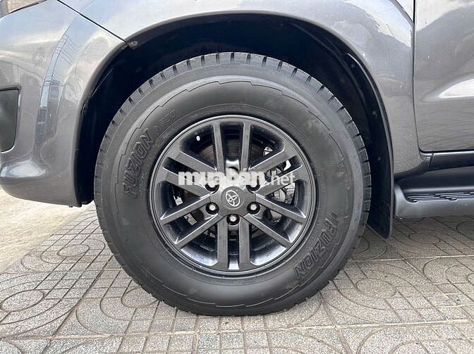 Toyota Fortuner 2014 máy dầu số sàn.