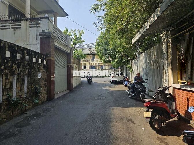 BÁN NHÀ ĐỐI DIỆN TRƯỜNG ĐẠI HỌC . NGANG 8M. CẠNH SÔNG HÀN